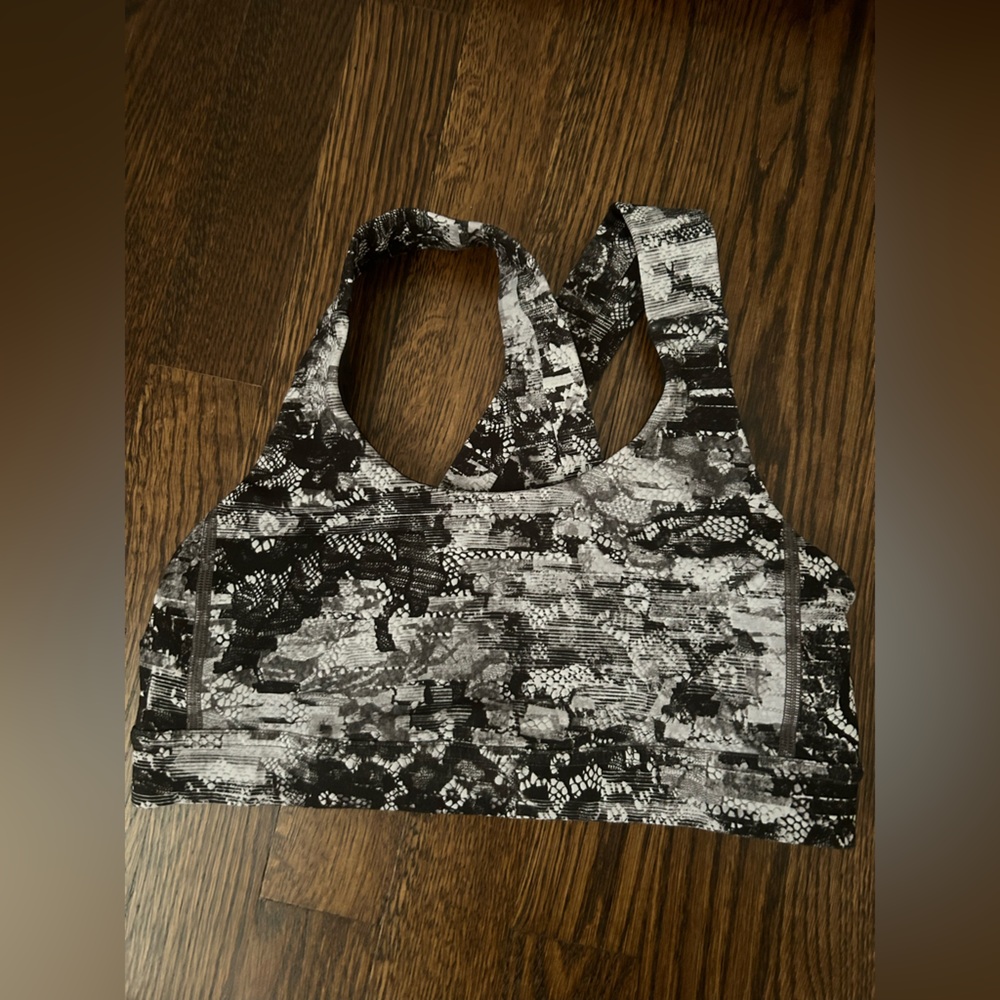 Lululemon sports bra size 6